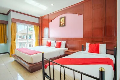 디럭스 트리플룸 — Art Mansion Patong Hotel